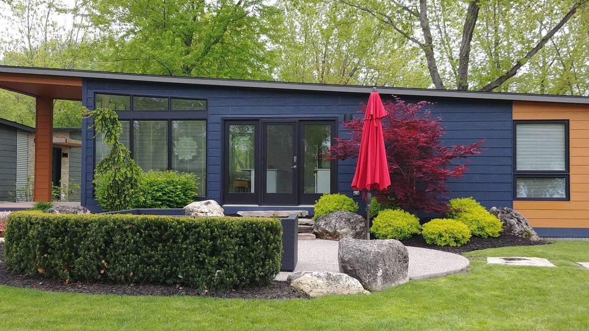 Pointe aux Roches Cottage | Beautiful modern cottage for rent located on a golf course