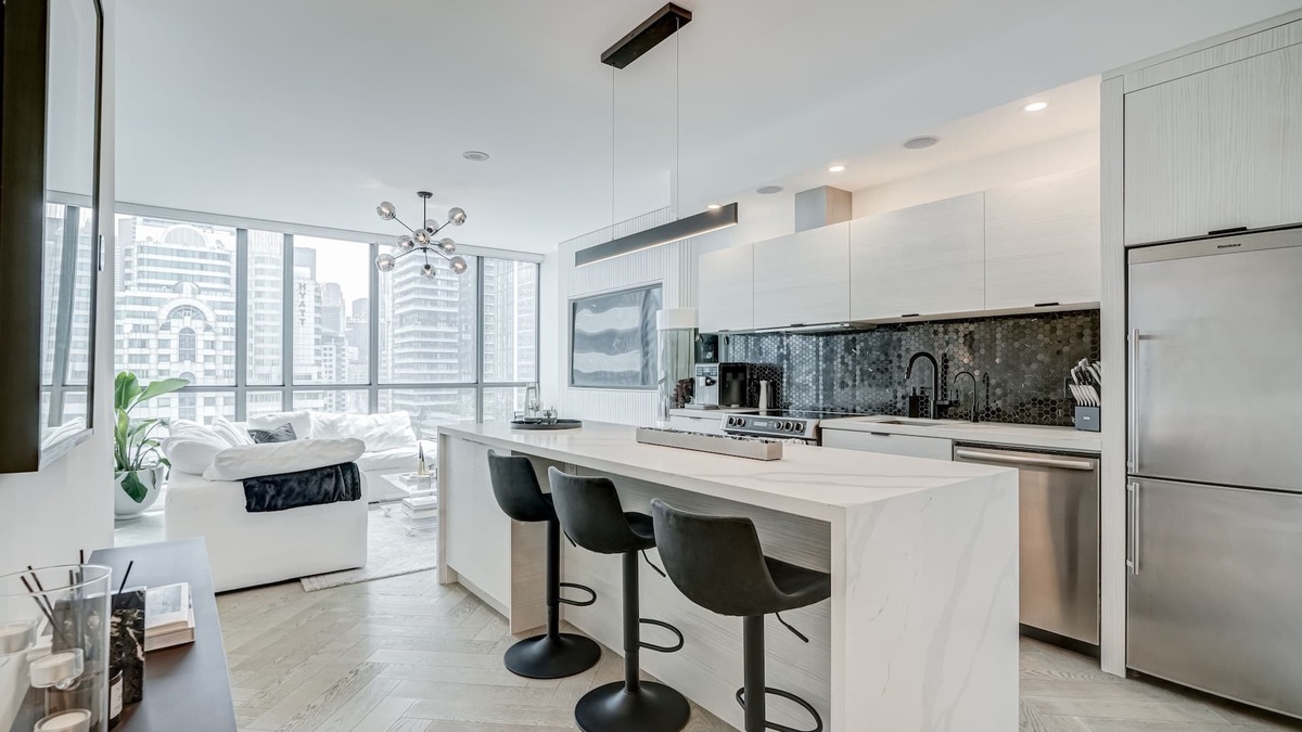 Fashion District Condo | Beautiful Modern Entertainment District