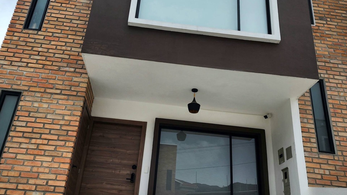 Monay House | Beautiful Modern Home away from Home