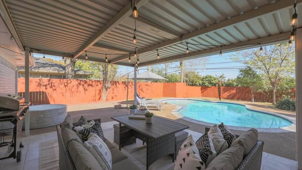 Plano House | Beautiful Modern Home, Pool for Groups and Families