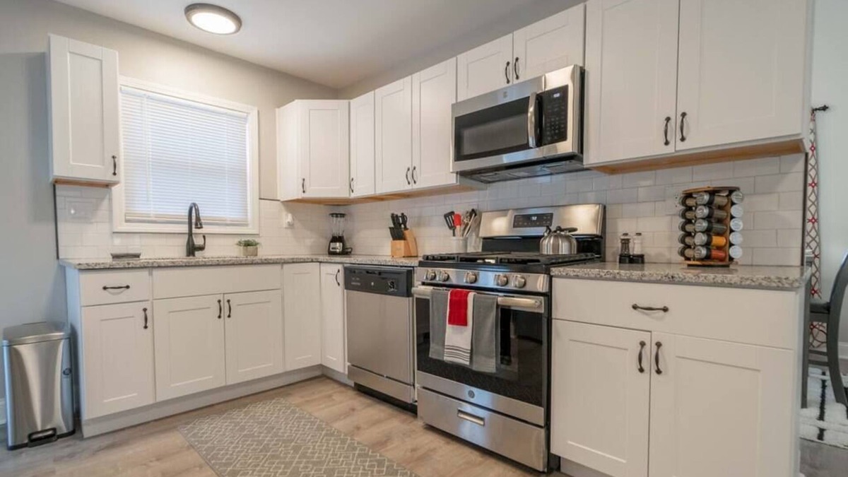 Hobart House | Beautiful Modern Home with Space to Entertain!