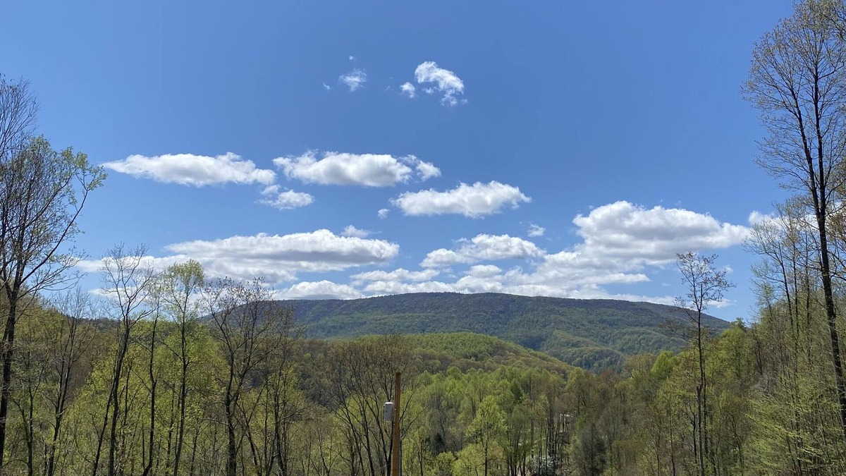 Black Fork Cabin | Beautiful, Modern Mountain Cabin with beautiful view. Close to ski resorts!