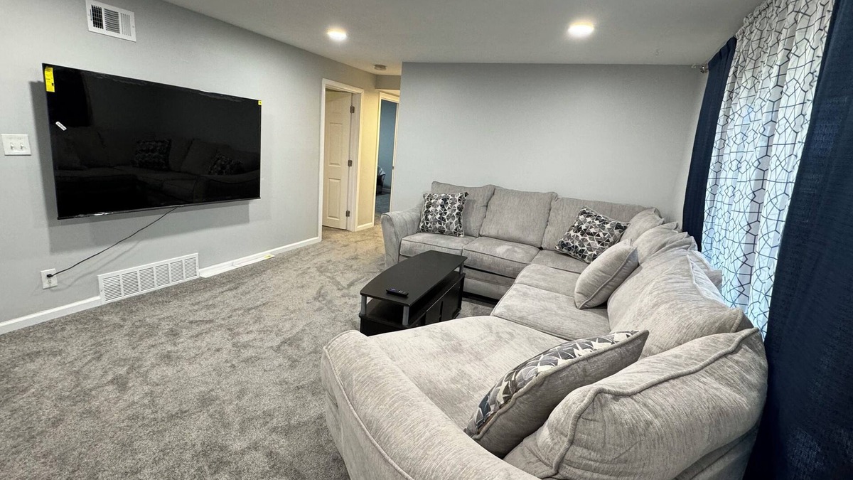 North Buffalo House | Beautiful Modern Ranch Near UB & Niagara Falls