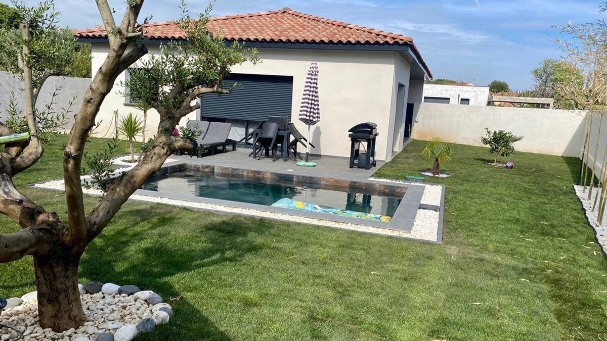 Valros Villa | beautiful modern villa with swimming pool near cap d'agde