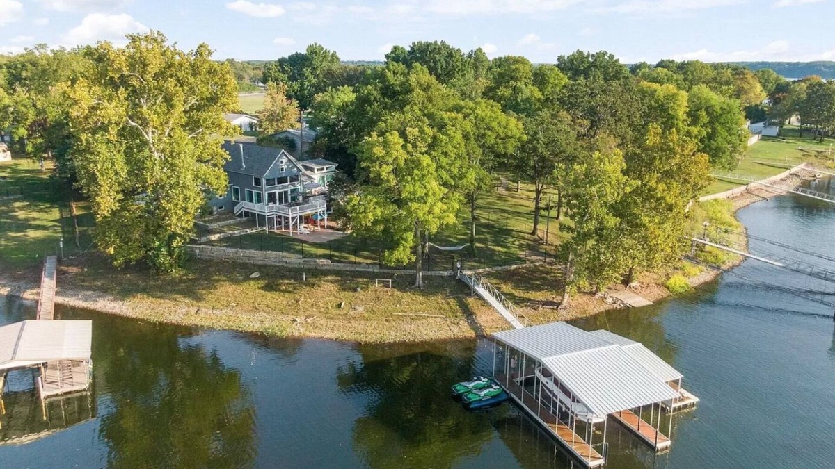 Afton House | Beautiful Monkey Island Lake Front Home - Private Dock & Extra Slip