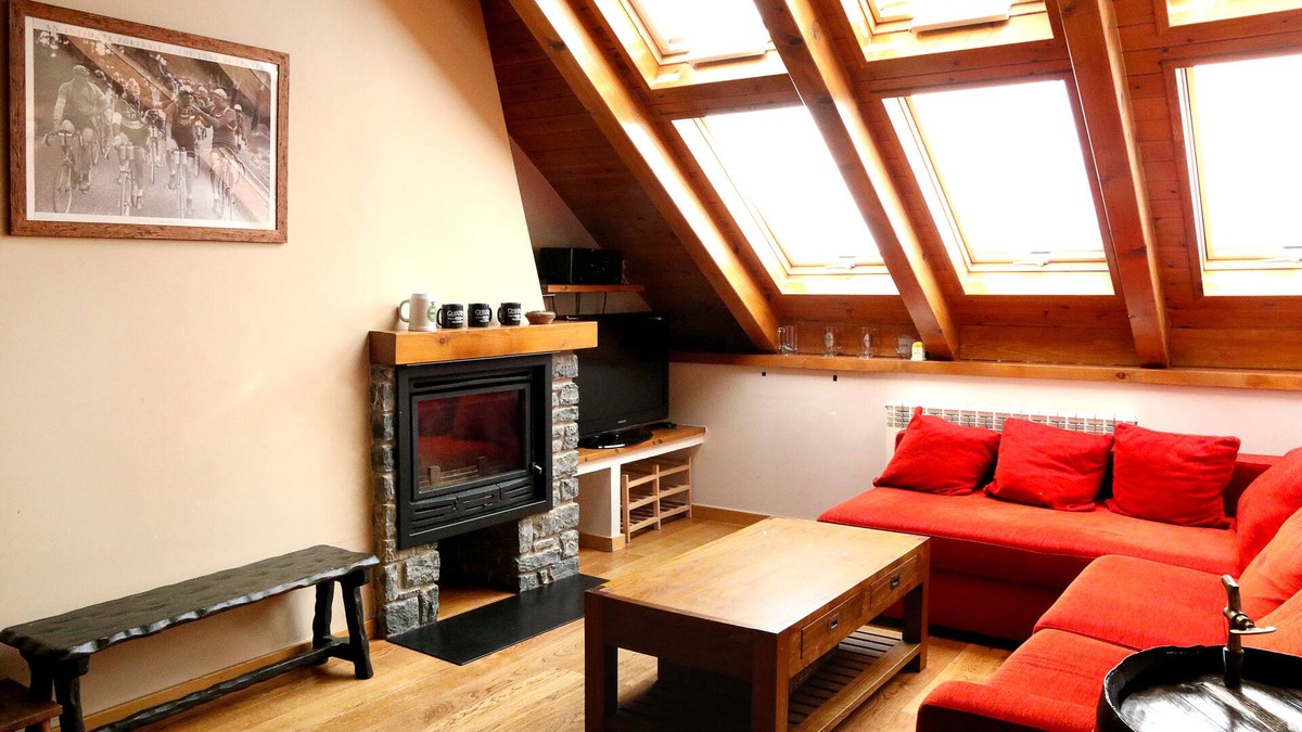 Esterri D'Aneu Apartment | Beautiful mountain penthouse ideal for 6 people
