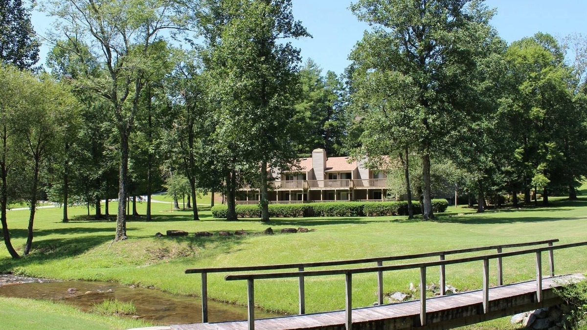 Pickens Condo | Beautiful Mountain Golfing Getaway Located on The Rock Golf Course