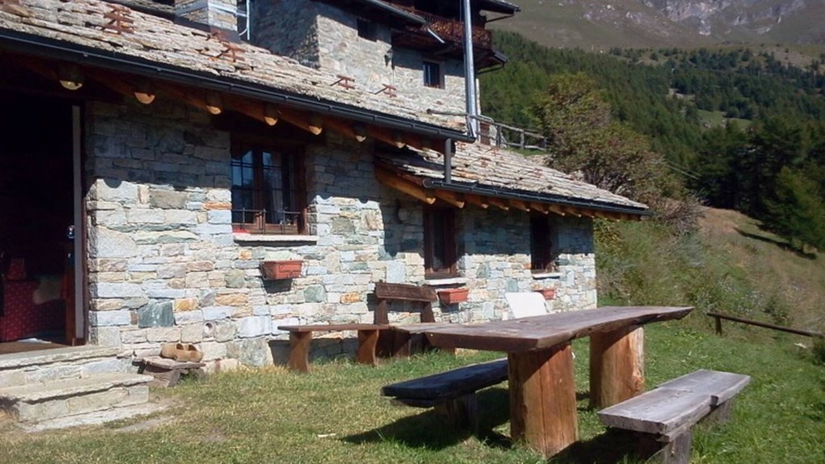 Antagnod Ski Chalet | Beautiful mountain hut with stunning views