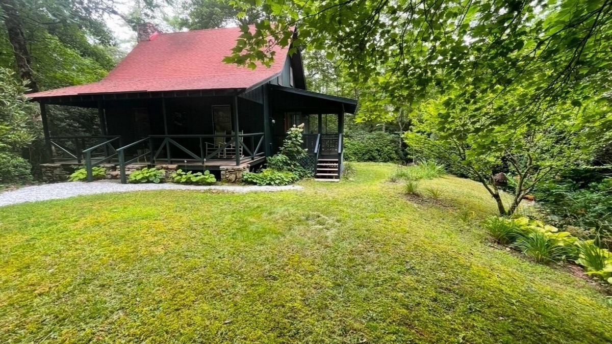Cullowhee House | Beautiful Mountain Retreat. Get Off The Grid In Luxury!
