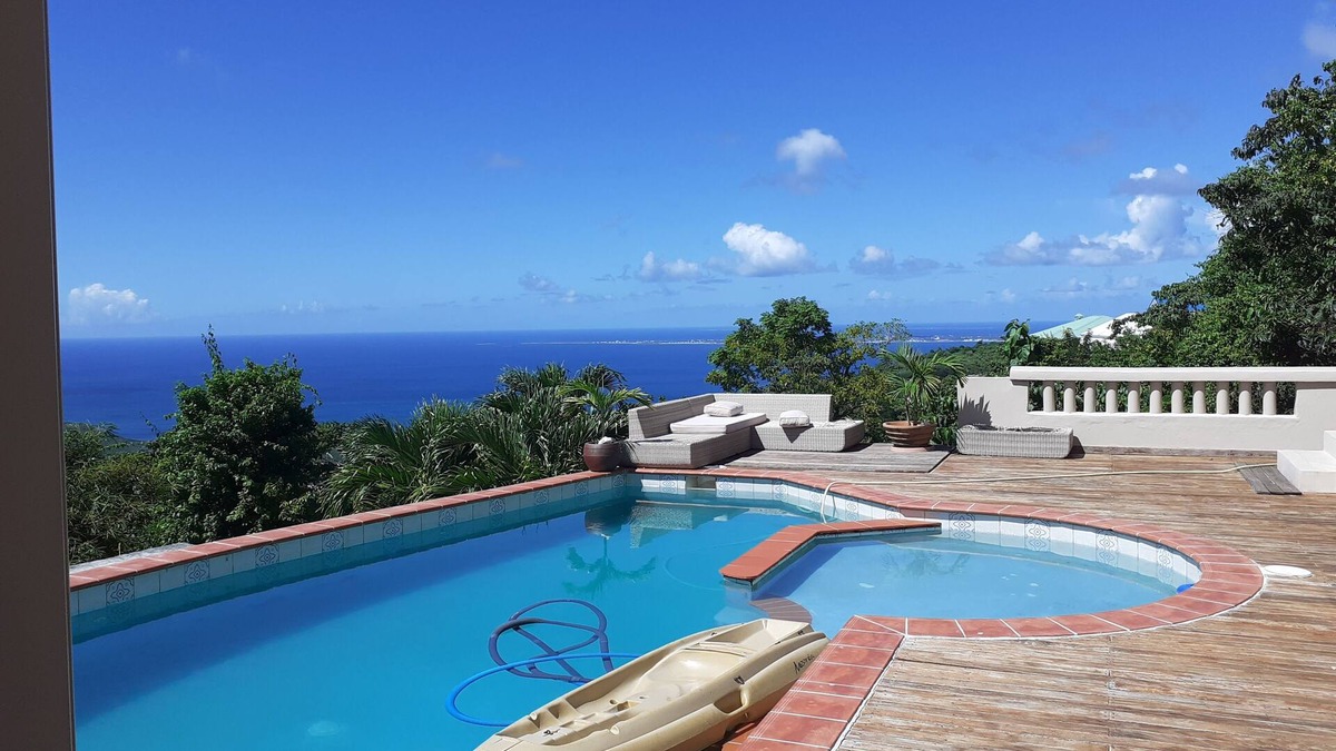 Bellevue Apartment | Beautiful mountain-top apartment with pool and sea view