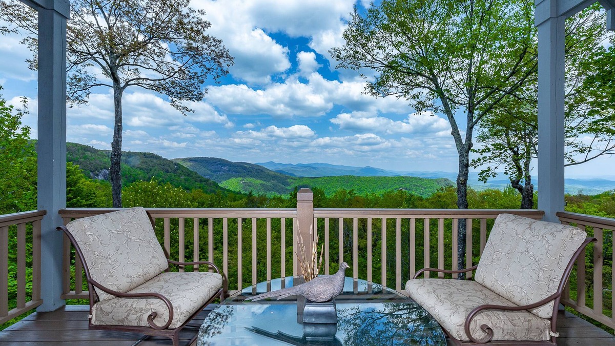 Lake Toxaway House | Beautiful Mountain home in Lake Toxaway Estates