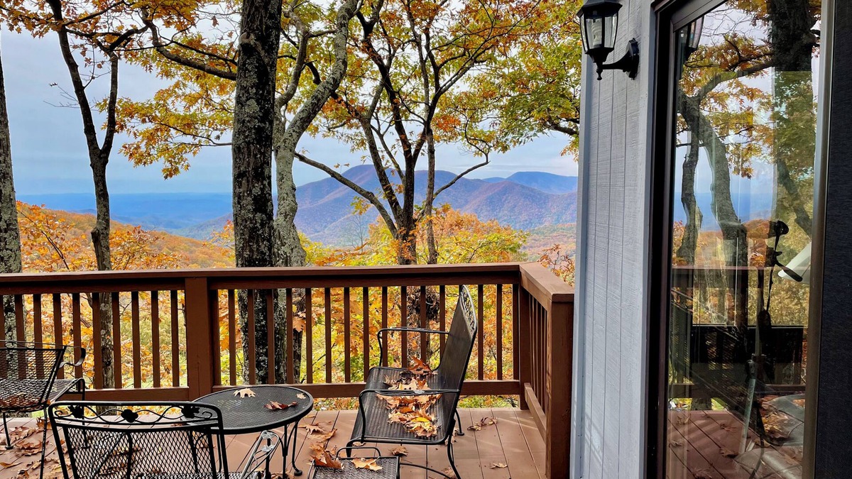 Treeloft House | Beautiful Mountain Views, Steps to the slopes!