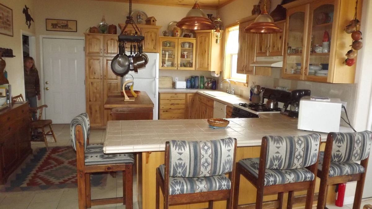 Montrose House | Beautiful Mountain Views on Loghill Mesa. Stay 7 nights, get 13 % discount. nn