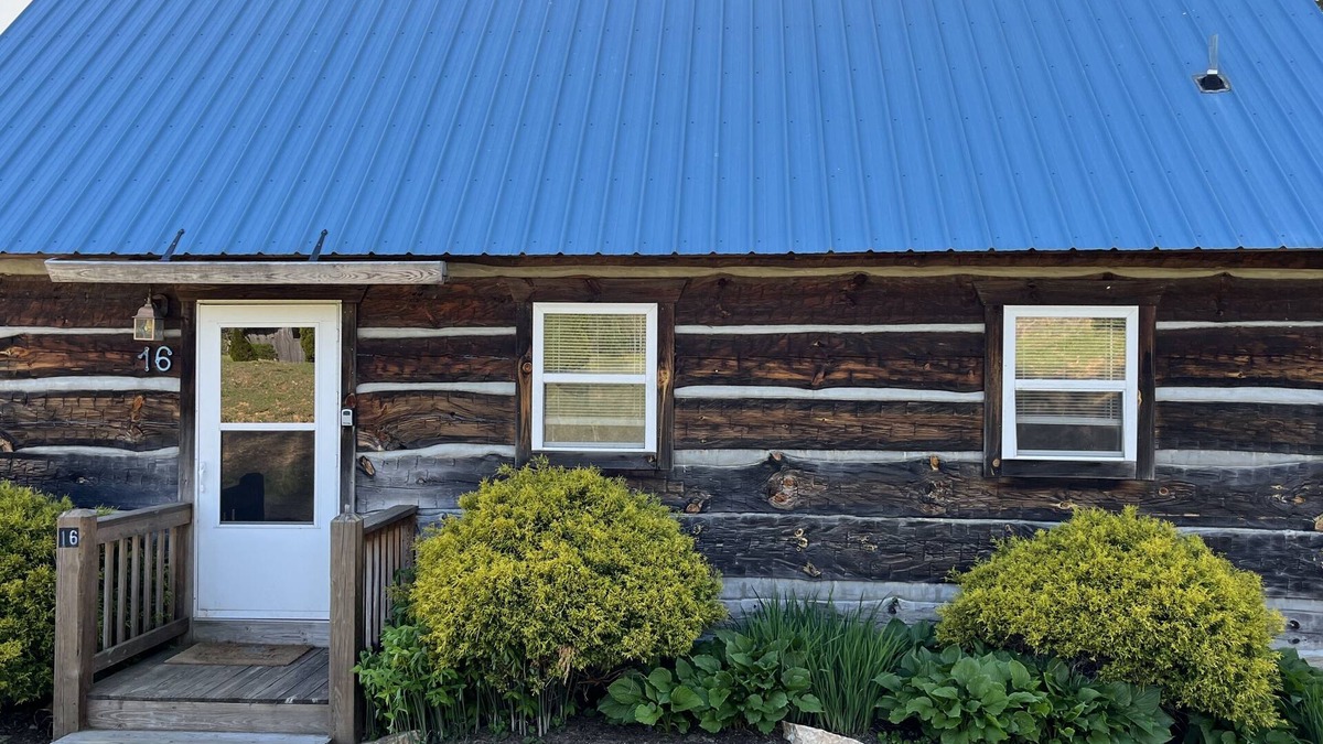 Vesta Cabin | Beautiful Mountain View Cabin near BRPW, Floyd VA, and Wineries!