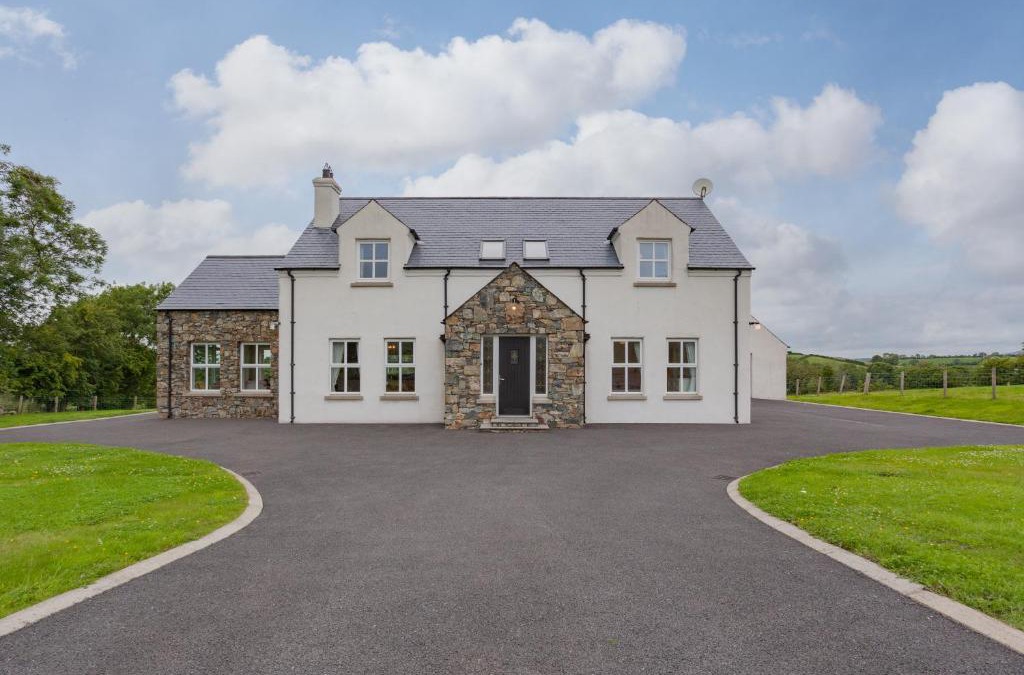 Newry House | Beautiful mountain views & private hot tub