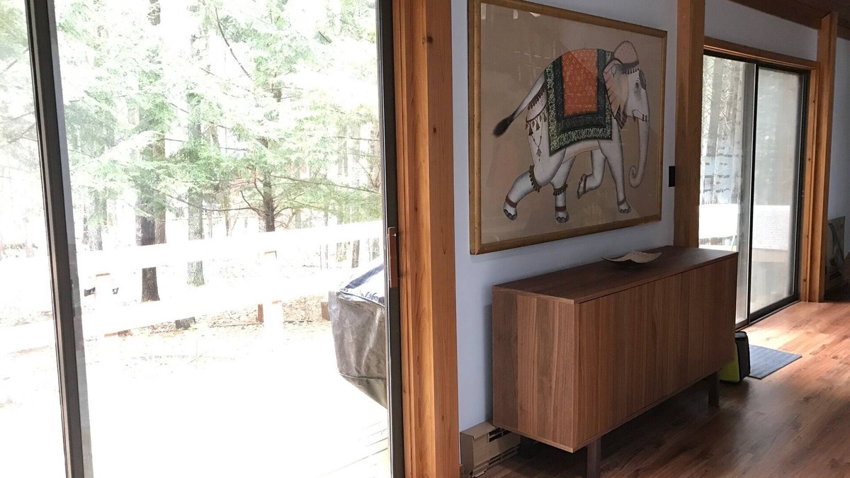 Sheffield House | Beautiful Mountainside House with nearby Lake and Hiking Trails