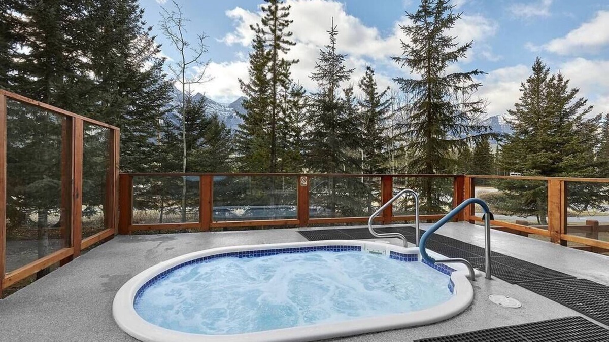 Canmore Condo | Beautiful Mtn Views w Hot Tub