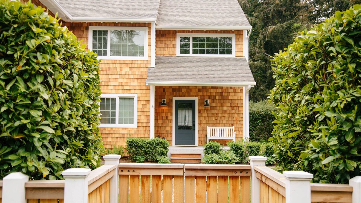 Gearhart House | Beautiful Neacoxie Creek Front, Hot Tub, Short Walk to Beach, Kayak from Yard