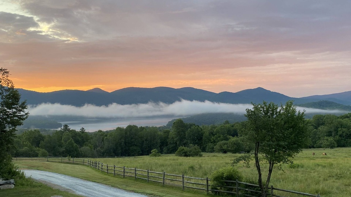 Chittenden House | Beautiful New 5-bedroom Home Near Skiing, Hiking, Golf, Weddings, Lake, Foliage