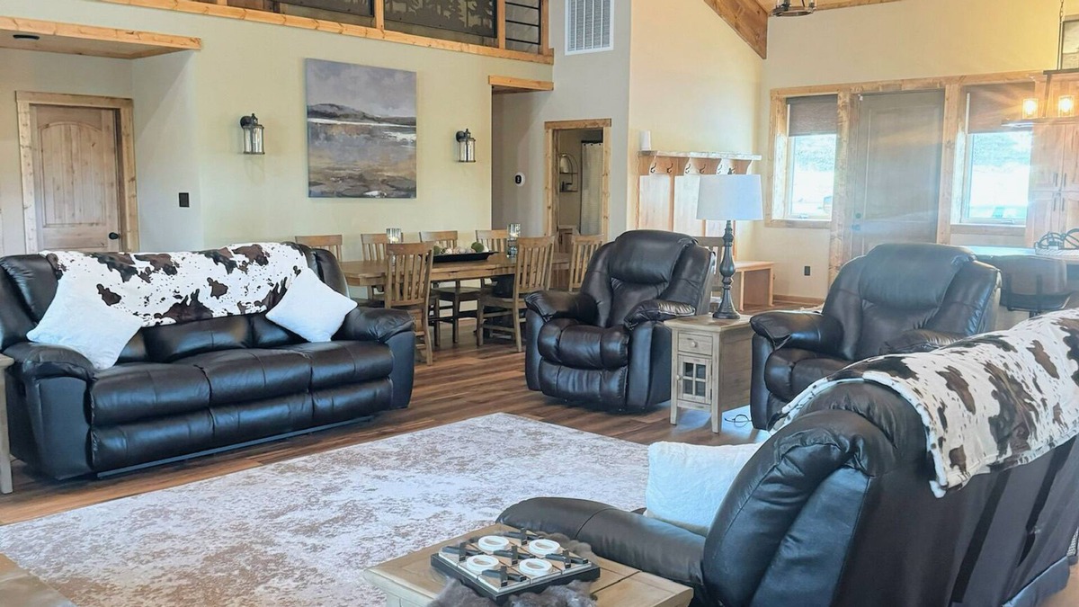 Mount Ida House | Beautiful new barndominium close to lake Ouachita, caddo river and camp ozark.