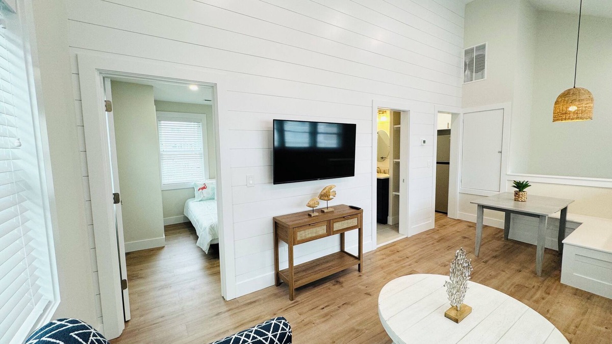 North End Apartment | Beautiful NEW Beach Block Apartment - Walk Everywhere!