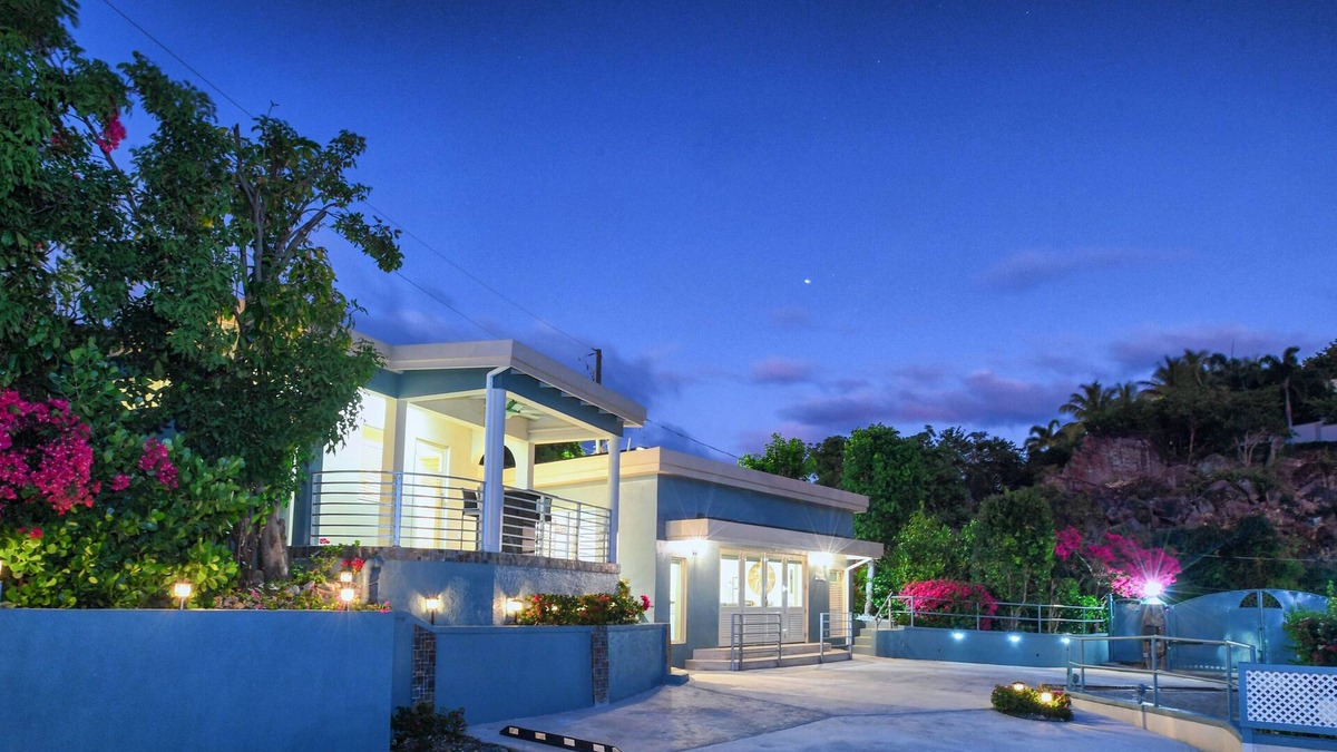 Peterborg House | Beautiful New Bungalow/Magens Bay/20K GENERATOR.n