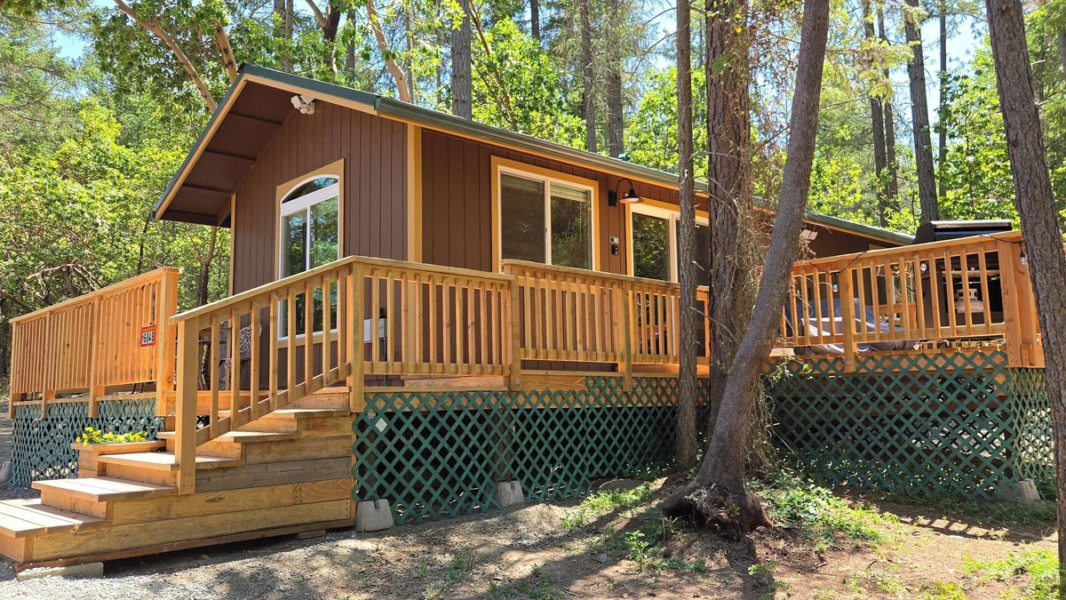 Murphy Cabin | Beautiful new cabin in the heart of Southern Oregon Wine country.nLand of FUN!