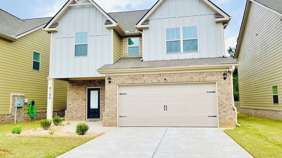 Lovejoy House | Beautiful New Cozy Home in a Gated Community