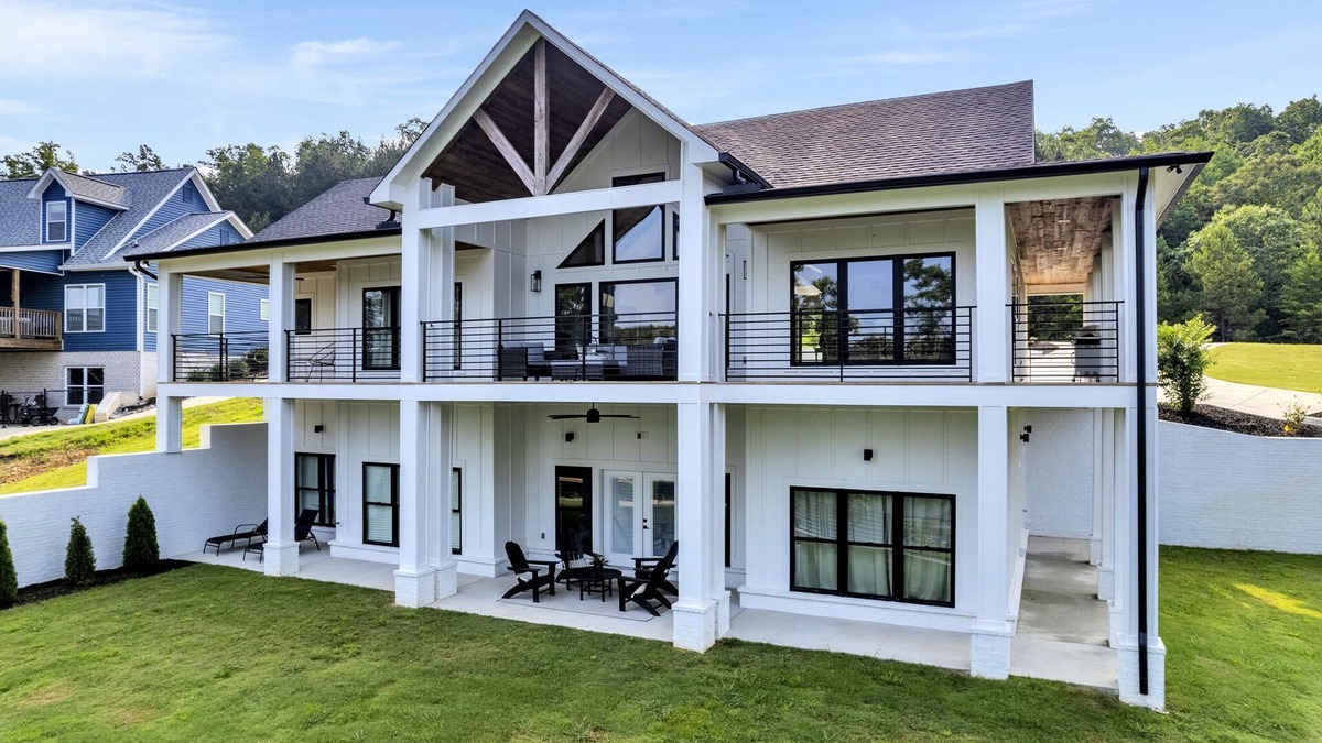 Crane Hill House | ~Beautiful New Home~Gorgeous Lake View~Sleeps 14~Private Dock~
