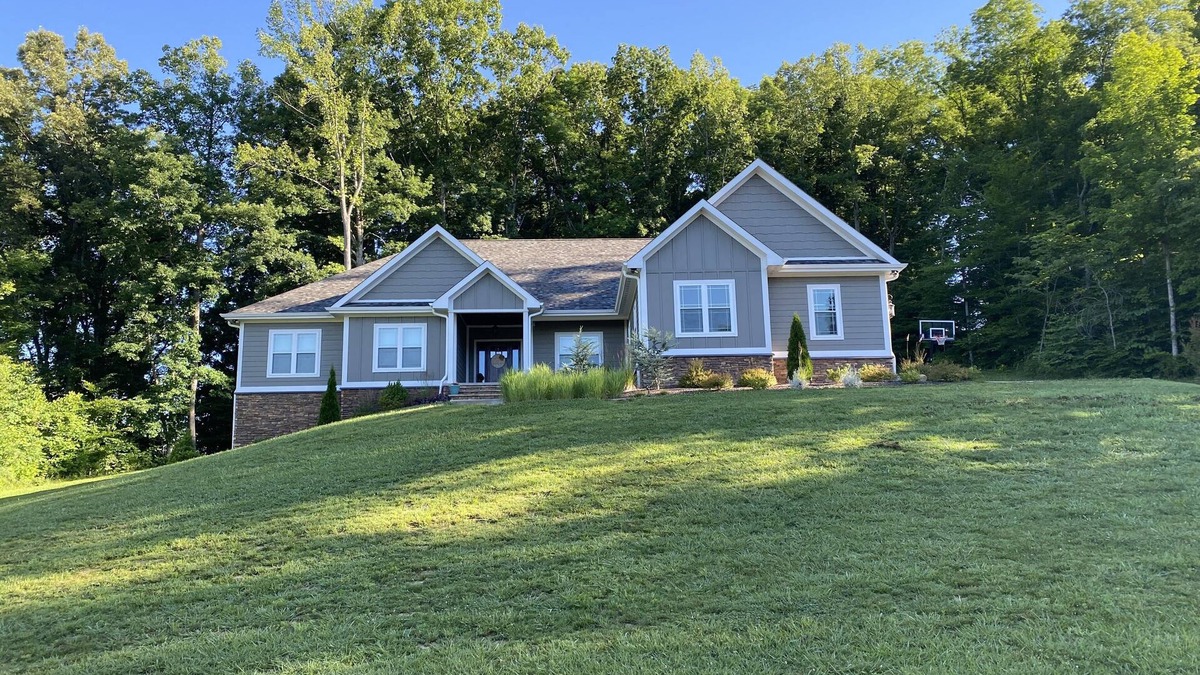 Bristol House | Beautiful new home located just 6 miles from Bristol Motor Speedway and downtown