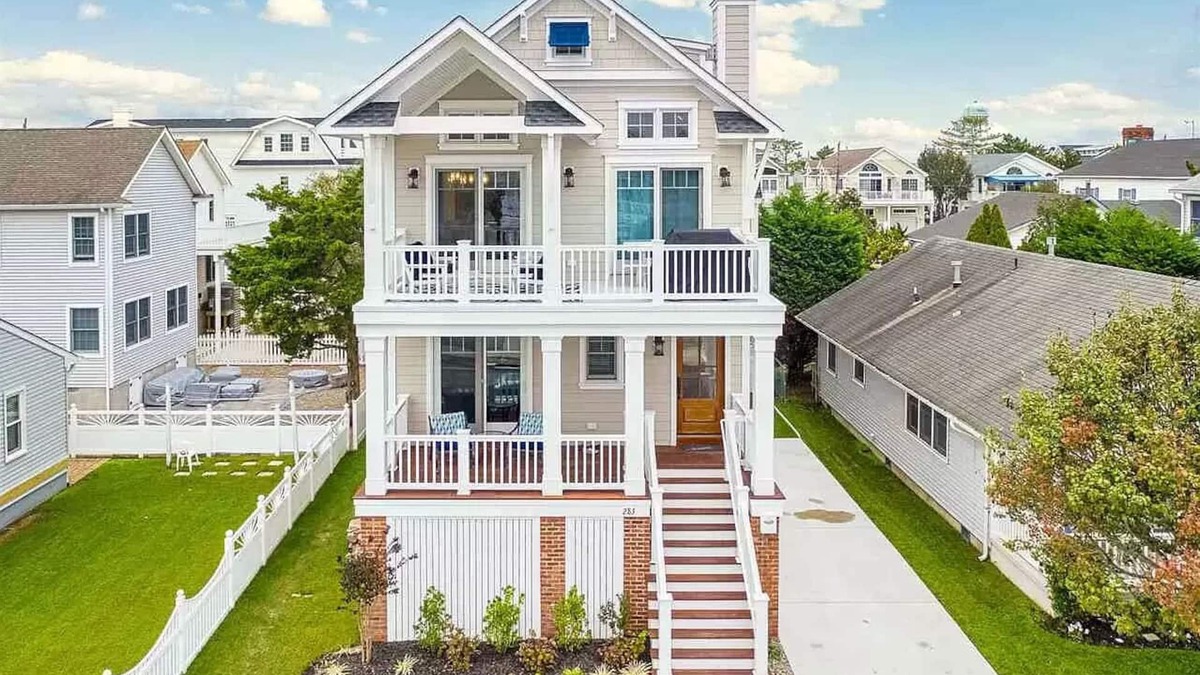 Avalon House | Beautiful new home, professionally decorated with pool close to town and beach