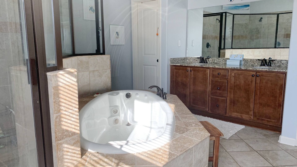 Olive Branch House | Beautiful New Home 1 minute from Memphis