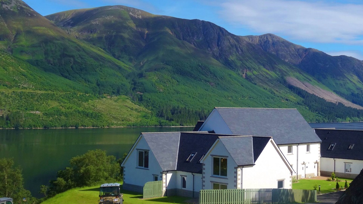 Spean Bridge Apartment | Beautiful New Loch-Side Holiday Home in the Heart of the Scottish Highlands