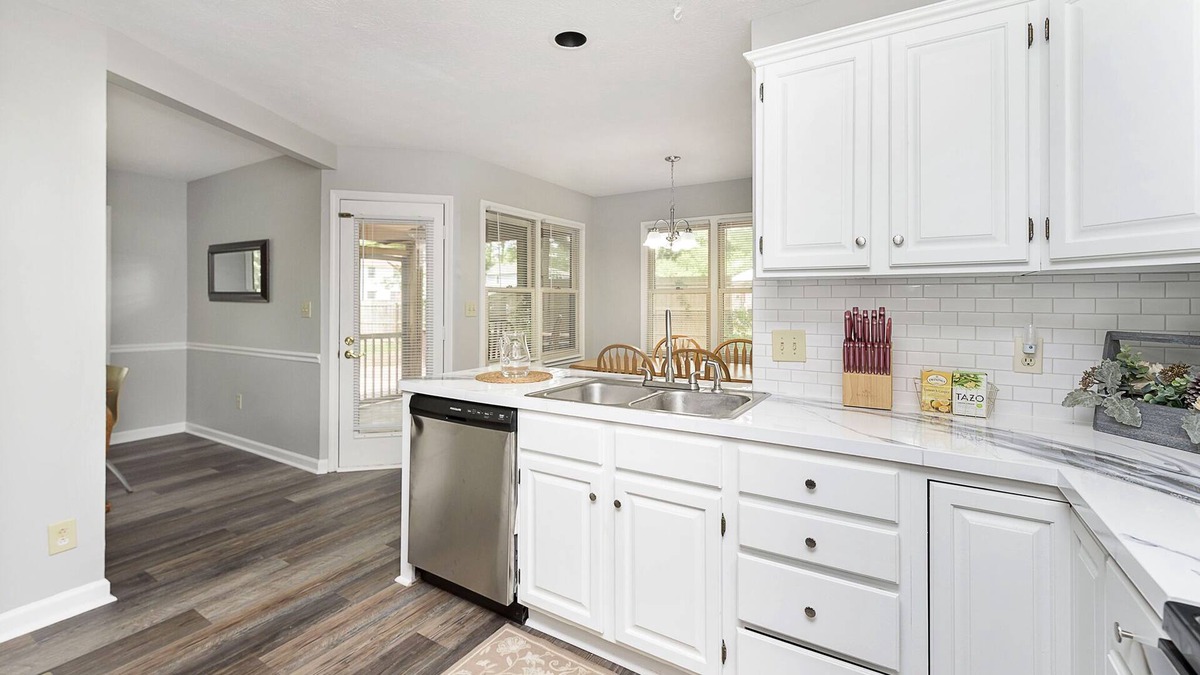 Avon House | Beautiful New Remodel - Perfect For Mid Term Stays