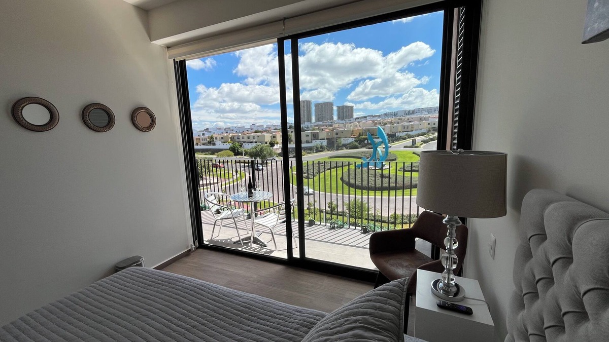 El Marques Apartment | Beautiful New Suite (2 Queen Beds) Extra Clean
