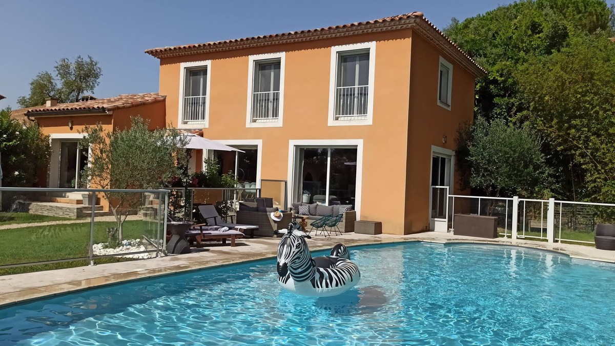 Beaucaire Villa | Beautiful new villa in a quiet area at the base of a pine forest