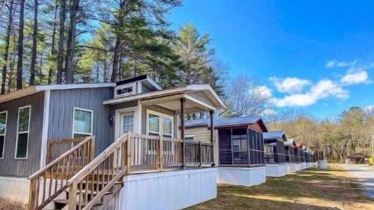 Queensbury Apartment | Beautiful Newly Built Cottages!