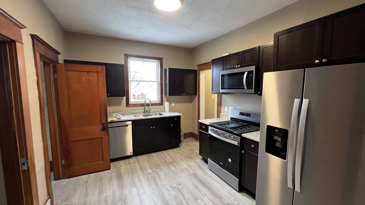 Payne - Phalen House | Beautiful newly refinished 5 bedroom, single-family home close to St Paul Mplsn