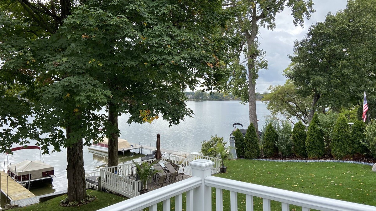 Hamburg Township House | Beautiful Newly Remodeled Lakeside Home