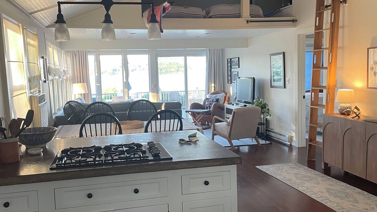 Skaneateles House | Beautiful newly renovated lake cottage near Anyelas Winery. 4 miles from Village