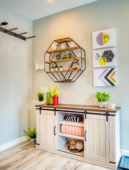 Harvie Heights House | Beautiful Newly Reno 2BDM 2 Bth Sleep up to 6 Adults & Kids Mountain View Townhouse Suite