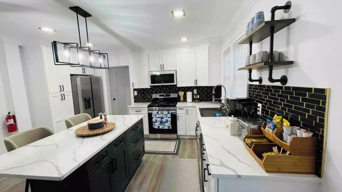 Hicksville Apartment | beautiful newly renovated 3 Bedrooms and 1.5 Bath in heart of Hicksville #16