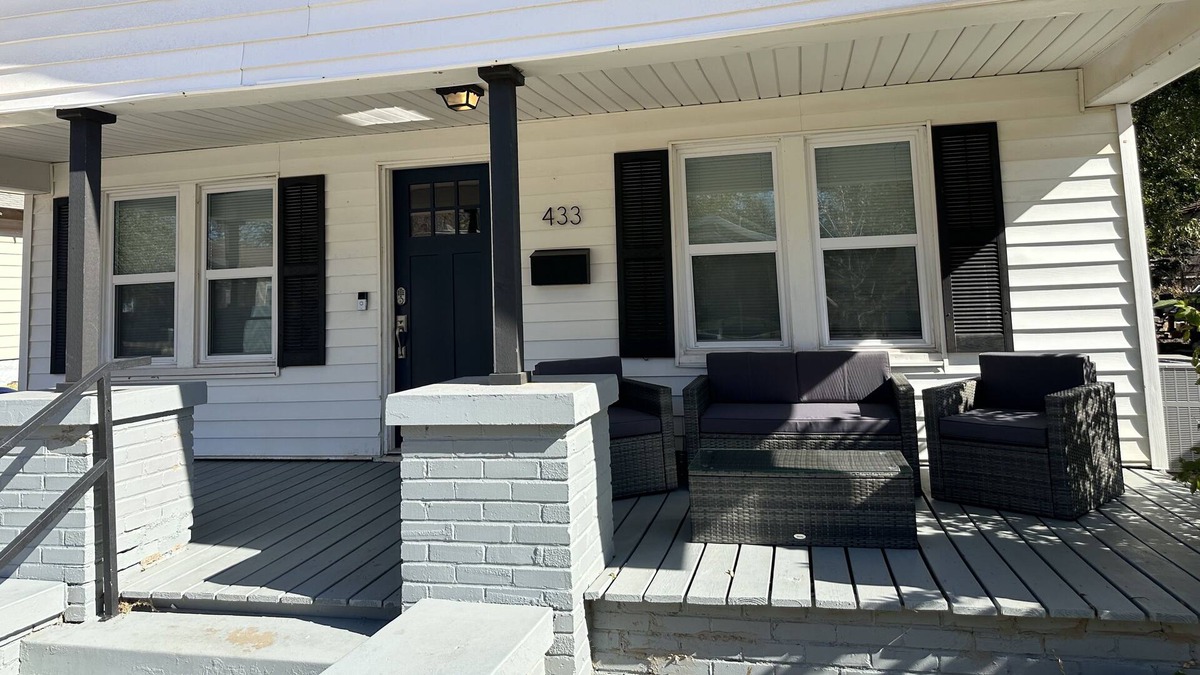 Enid House | Beautiful newly renovated black and white house!