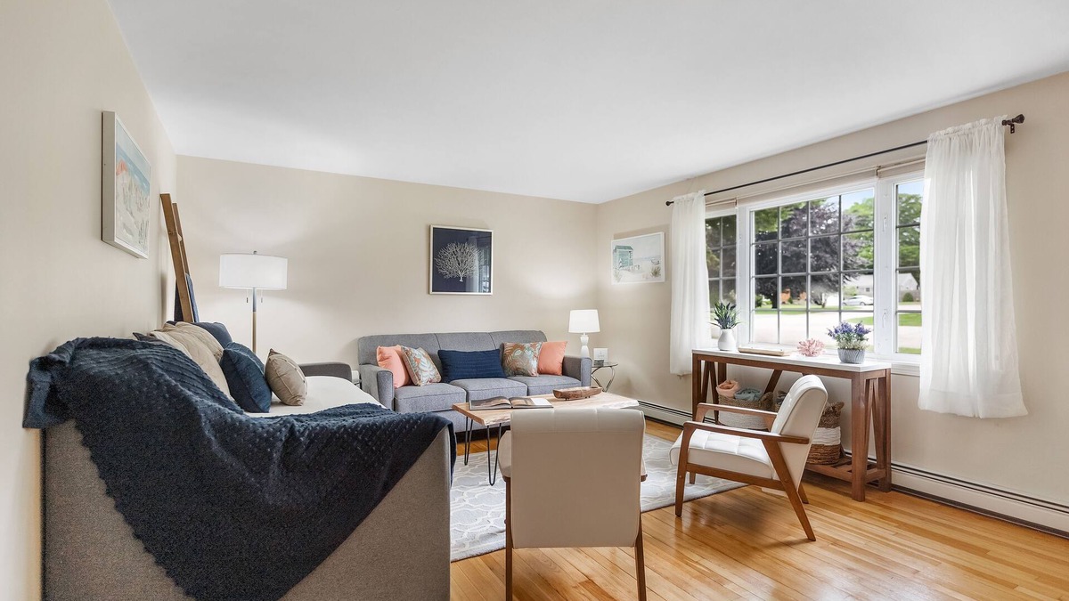 Middletown House | Beautiful Newport Home - The Cottage At Restmere, South