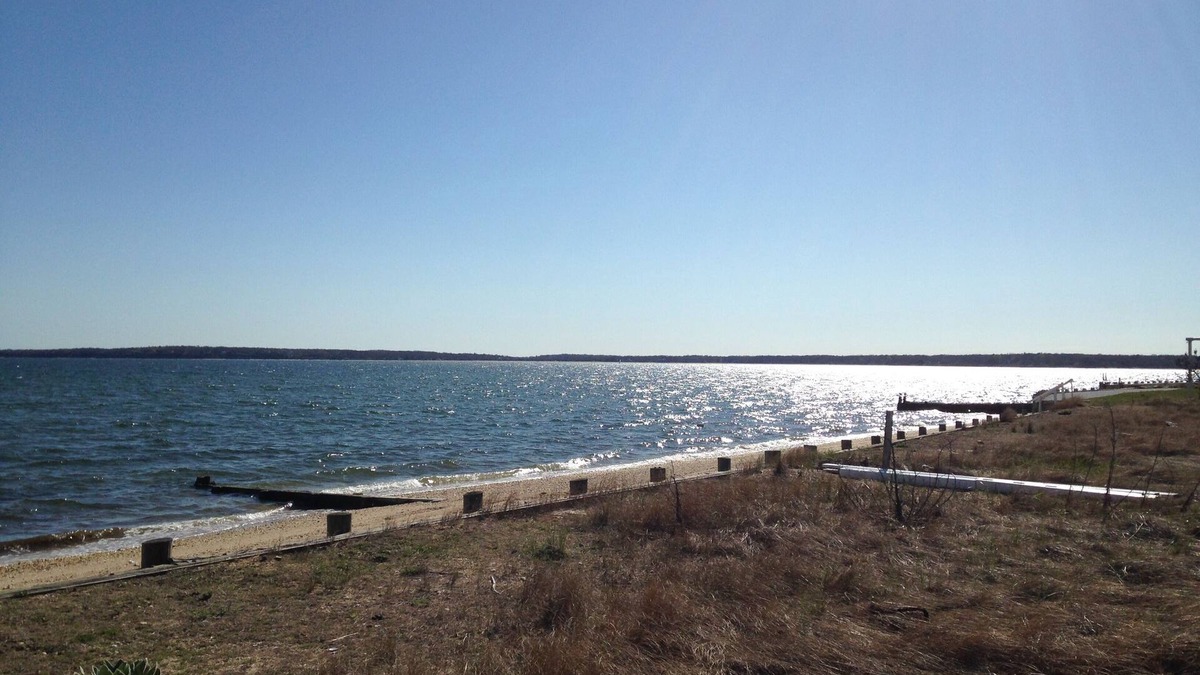 Southold House | Beautiful North Fork 3-Bedroom Home Steps Away from a Private Sandy Bay