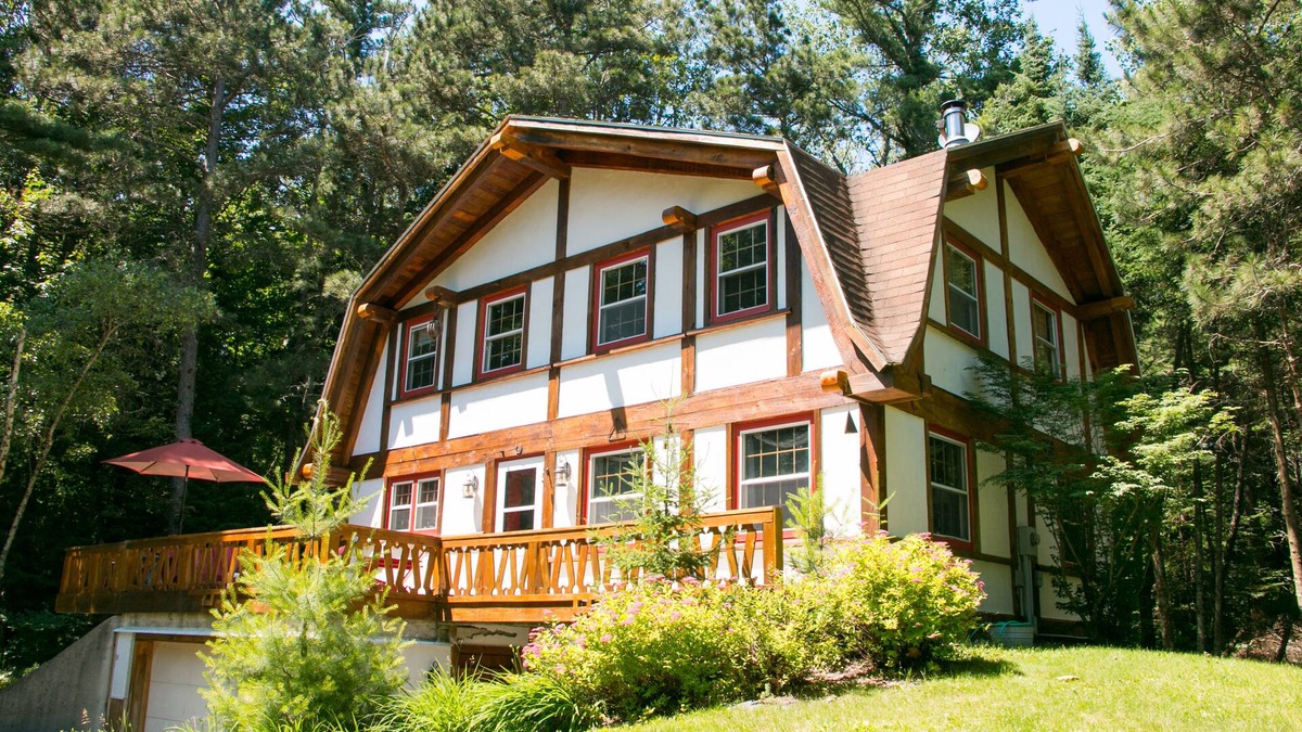 Sturgeon Bay House | Beautiful Norwegian Timber Frame in Whitefish Bay - Pristine Beach/Trails Galore