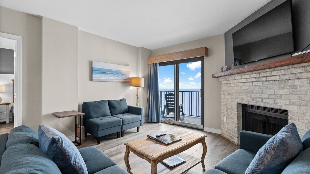 Cherry Grove Beach Condo | BEAUTIFUL OCEANFRONT PENTHOUSE.