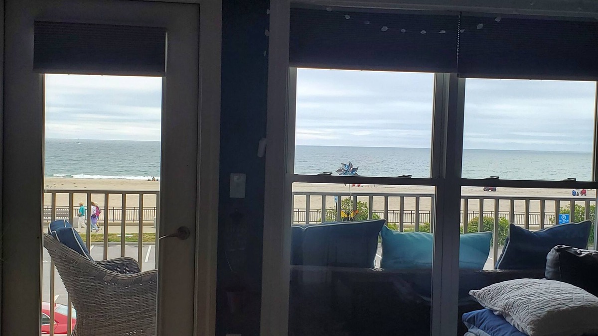 Hampton Condo | Beautiful Ocean Front Condo