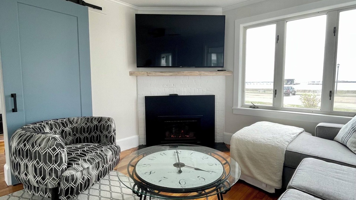 Hull House | Beautiful Ocean front home - Quiet neighborhood