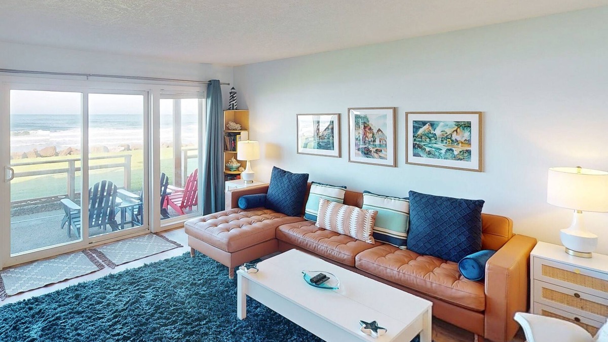 Neskowin House | Beautiful ocean front condo with stunning views, WiFi, steps to beach